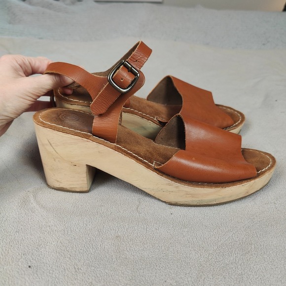Urban Outfitters Wooden Clogs Sandals Women 10 Tan Leather Strappy Preppy Scandi - Picture 2 of 11